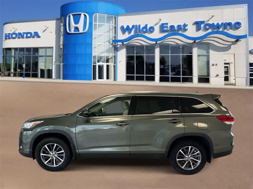 used 2019 Toyota Highlander car, priced at $21,889