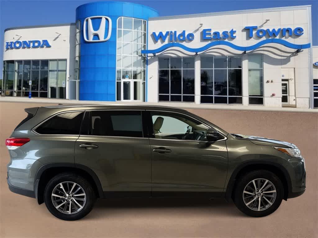 used 2019 Toyota Highlander car, priced at $21,889
