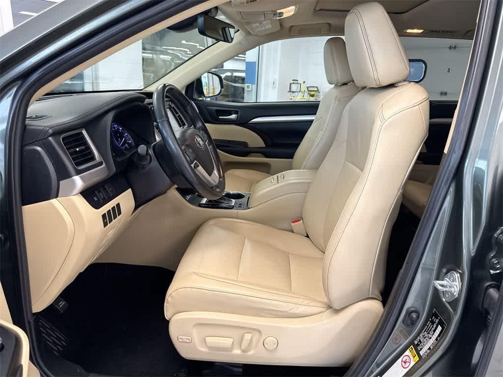 used 2019 Toyota Highlander car, priced at $21,889