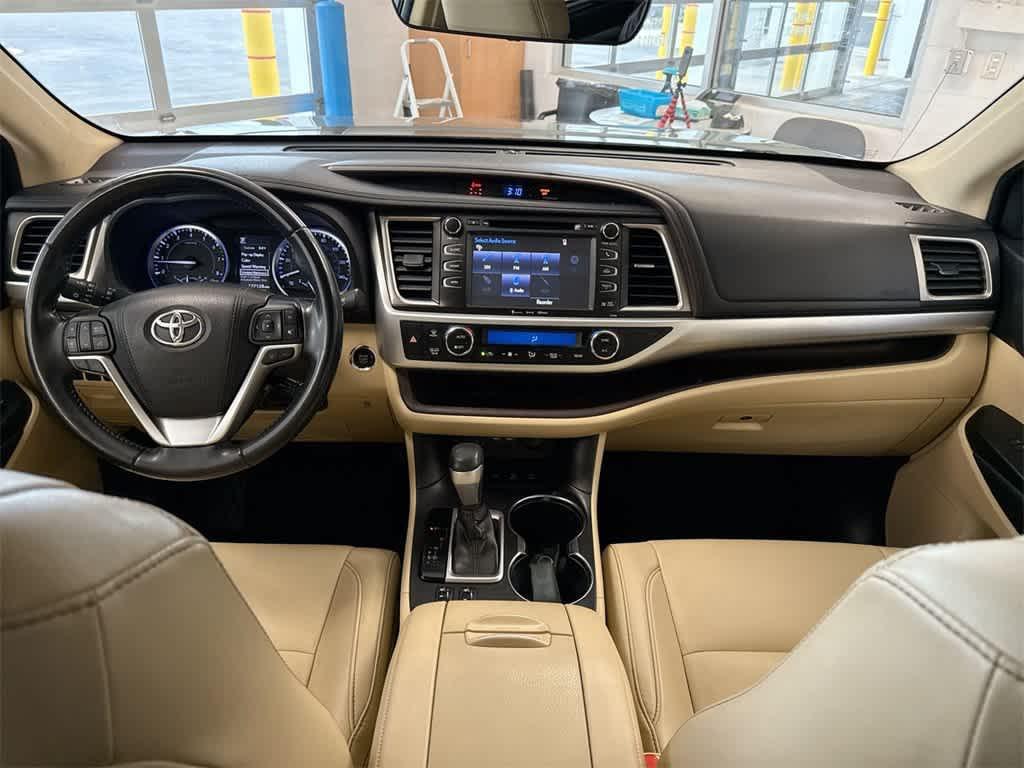 used 2019 Toyota Highlander car, priced at $21,889