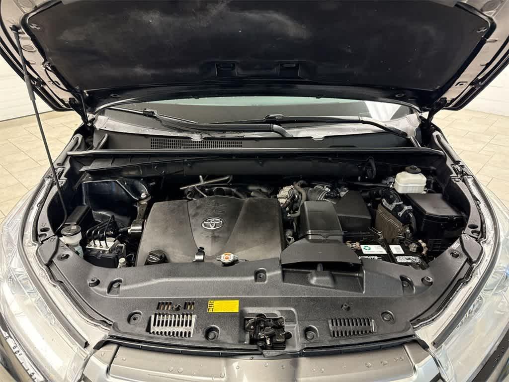 used 2019 Toyota Highlander car, priced at $31,228