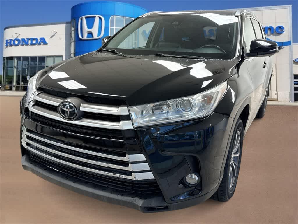 used 2019 Toyota Highlander car, priced at $31,228