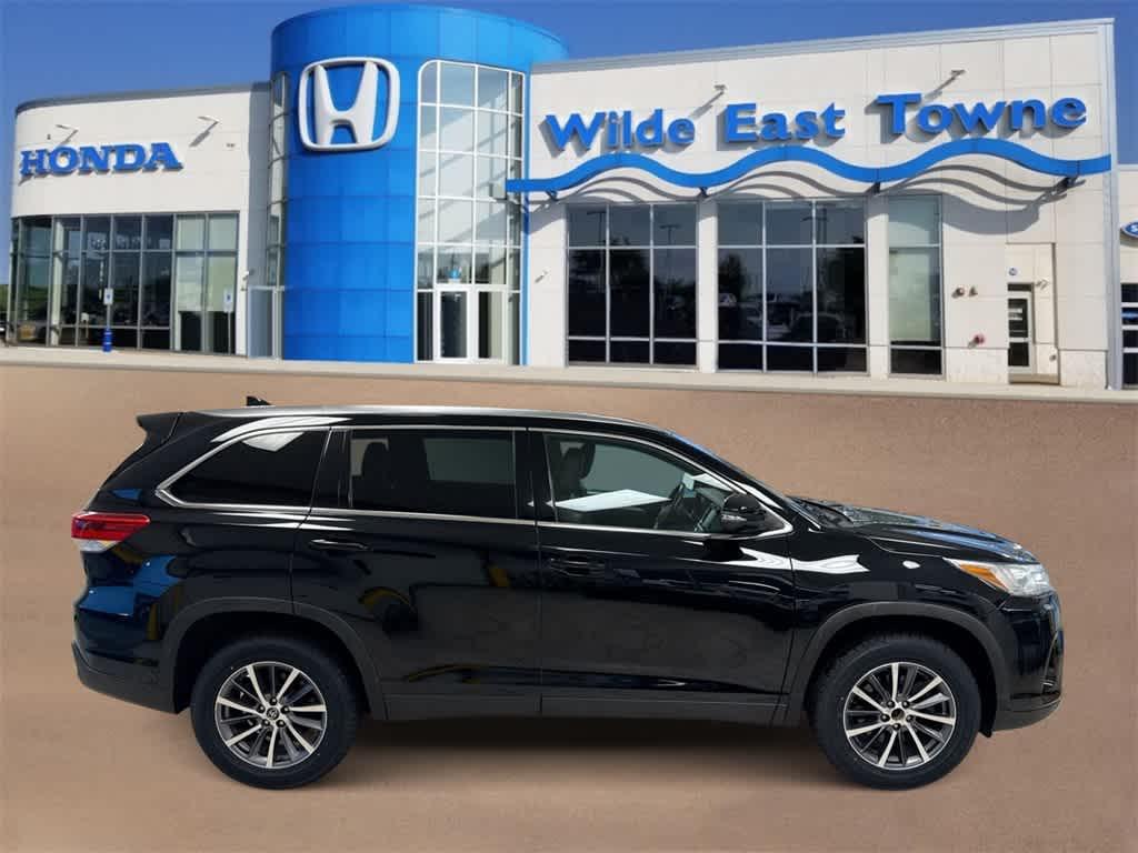 used 2019 Toyota Highlander car, priced at $31,228