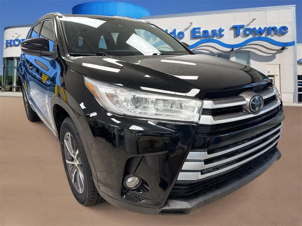 used 2019 Toyota Highlander car, priced at $31,228