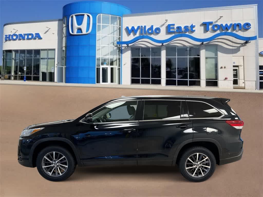 used 2019 Toyota Highlander car, priced at $31,228