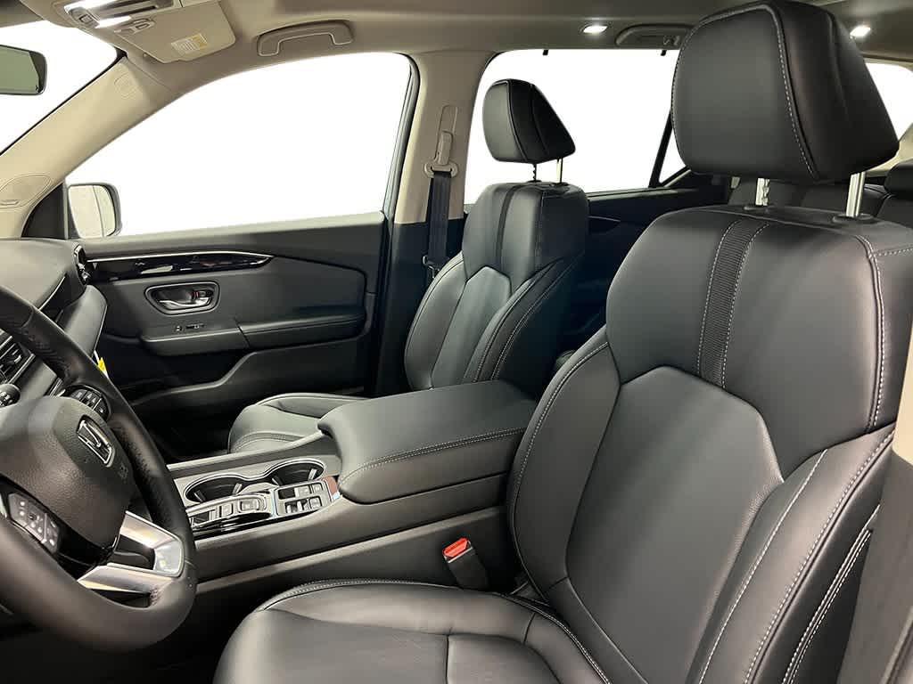 new 2025 Honda Pilot car, priced at $48,573