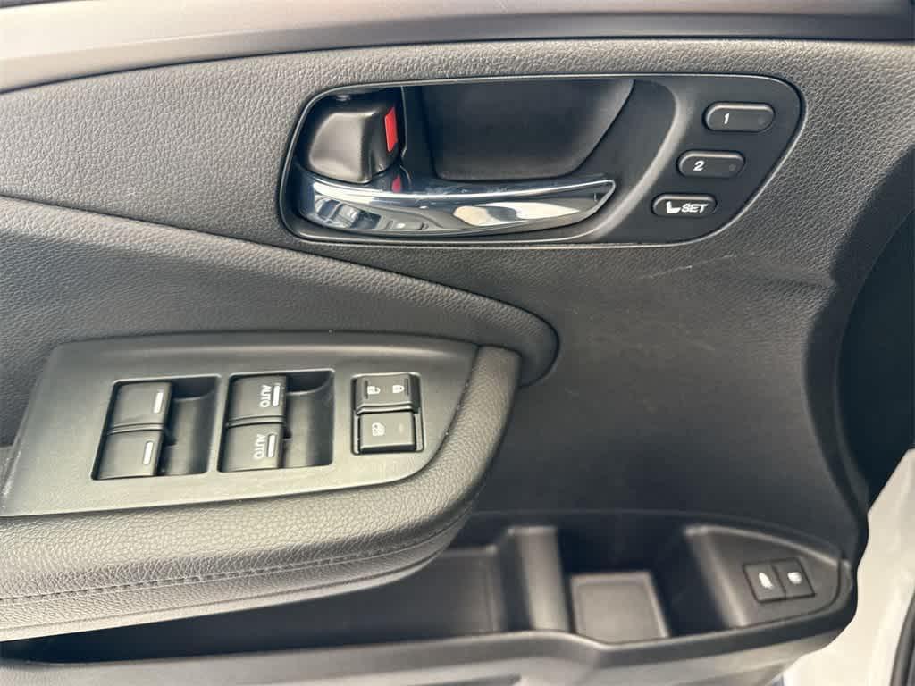 used 2022 Honda Pilot car, priced at $31,890