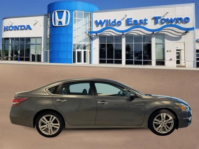 used 2014 Nissan Altima car, priced at $8,999