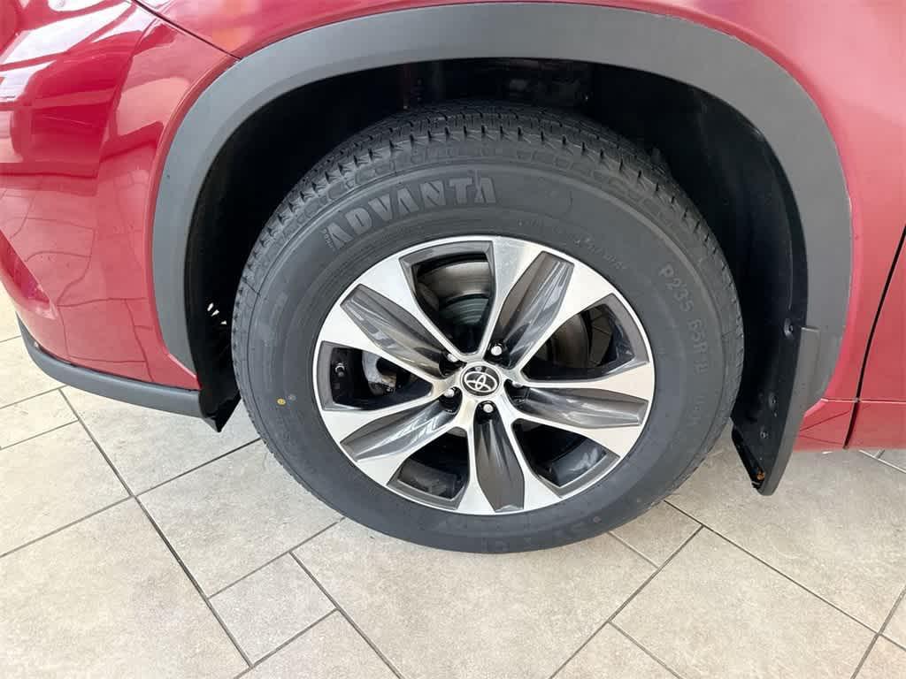 used 2022 Toyota Highlander car, priced at $35,065