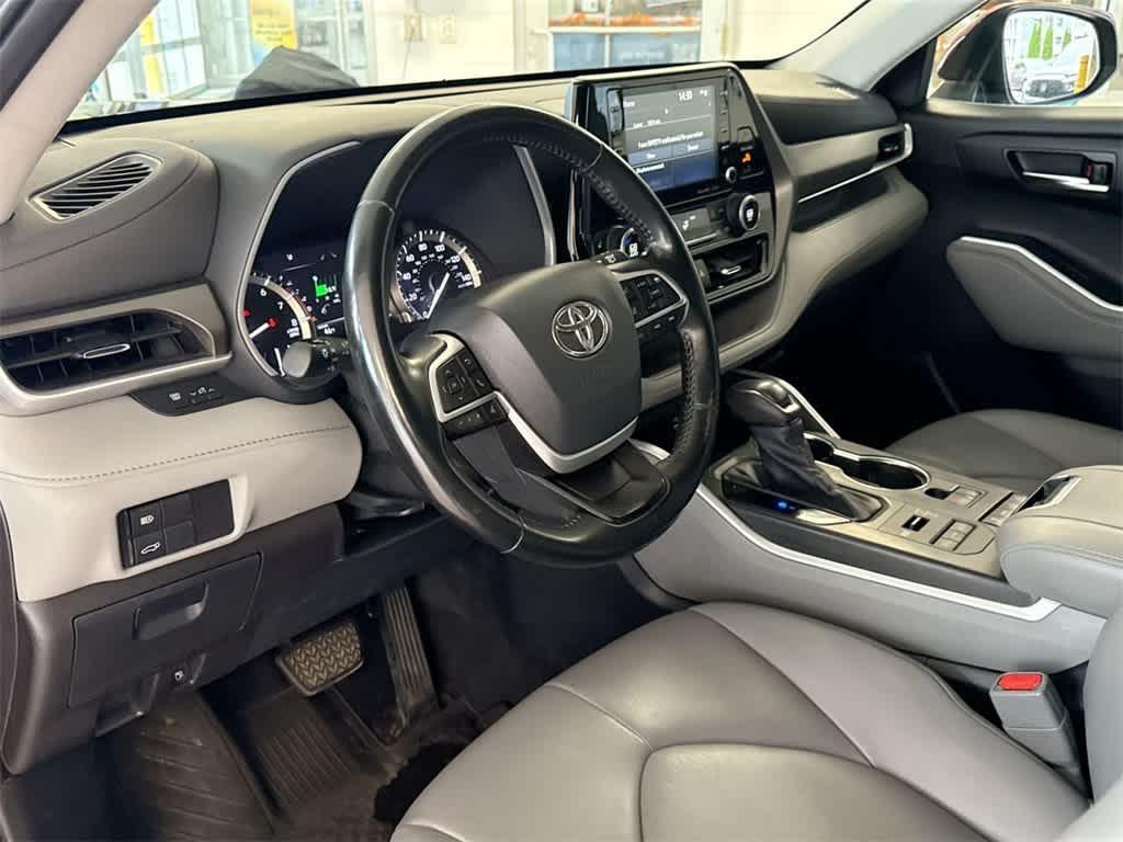 used 2022 Toyota Highlander car, priced at $35,065