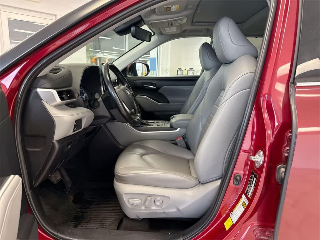 used 2022 Toyota Highlander car, priced at $35,065