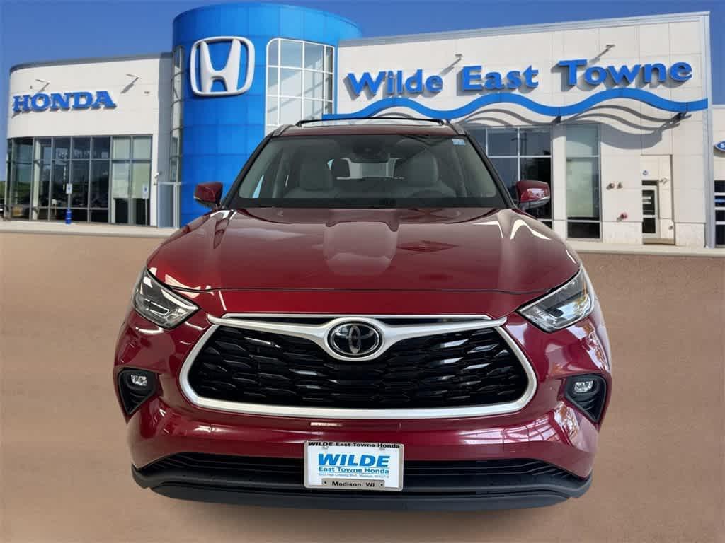 used 2022 Toyota Highlander car, priced at $35,065