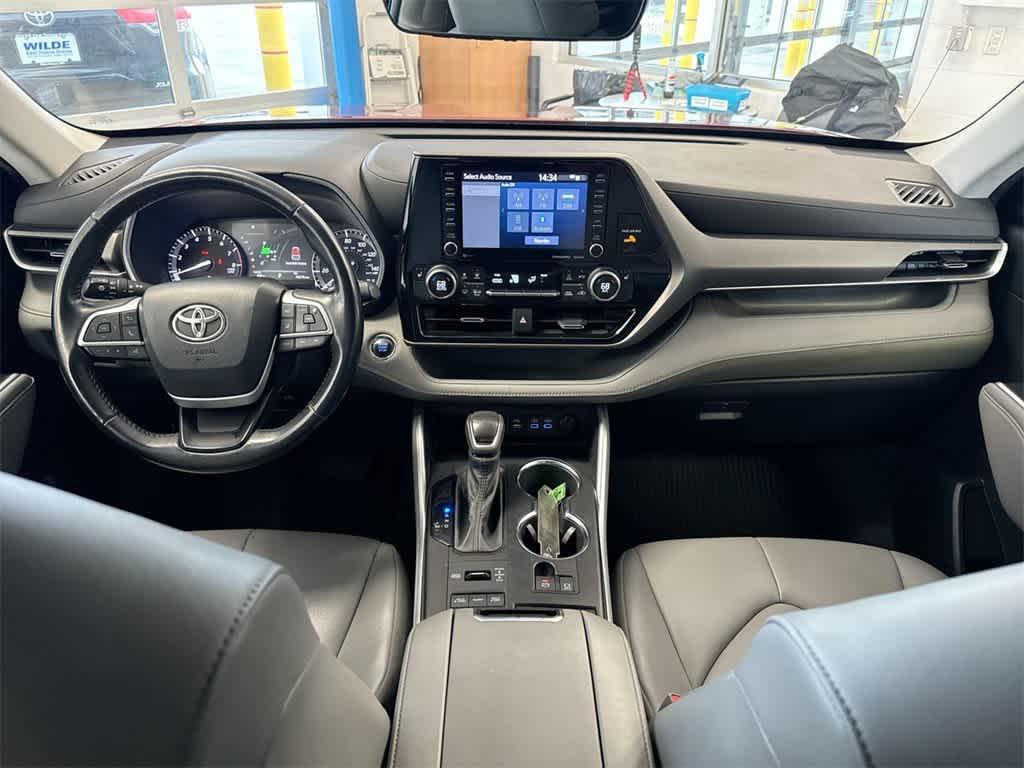 used 2022 Toyota Highlander car, priced at $35,065