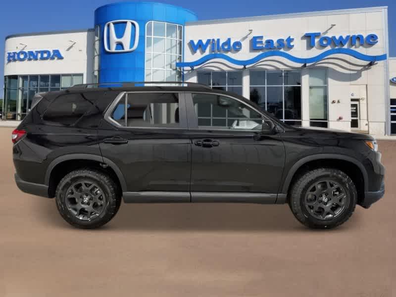 new 2025 Honda Pilot car, priced at $48,582