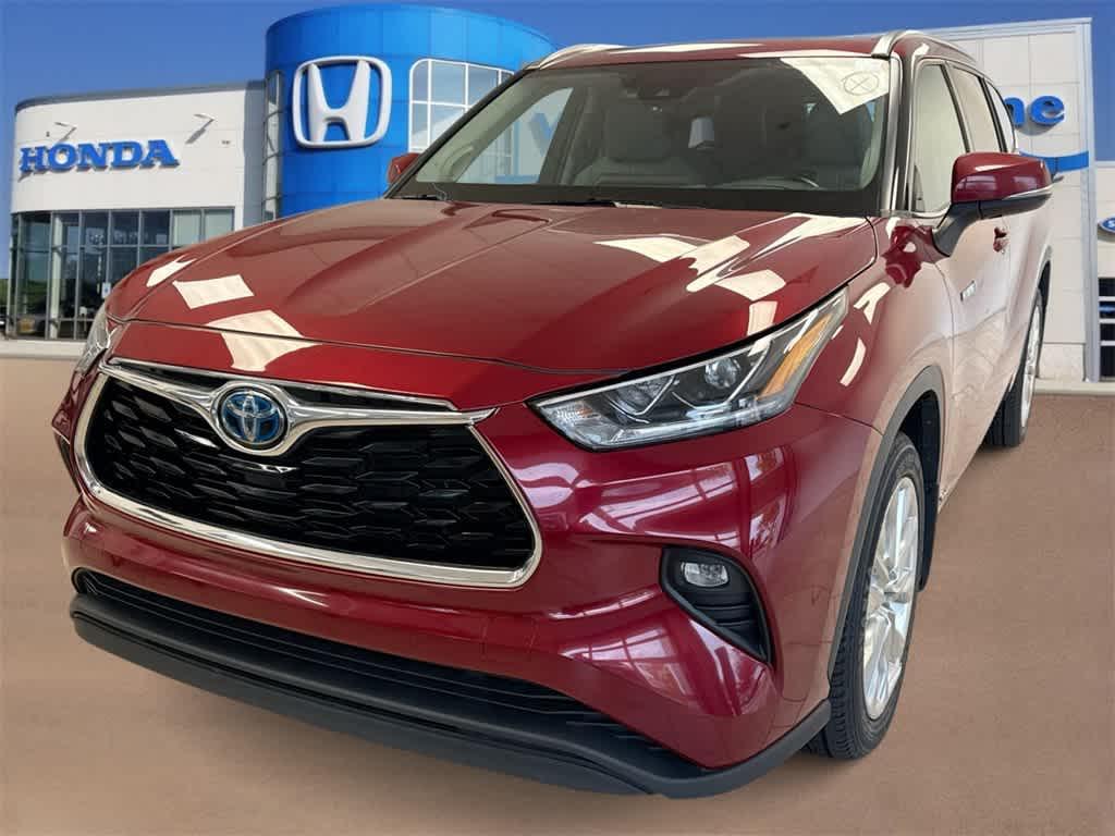 used 2021 Toyota Highlander Hybrid car, priced at $31,948