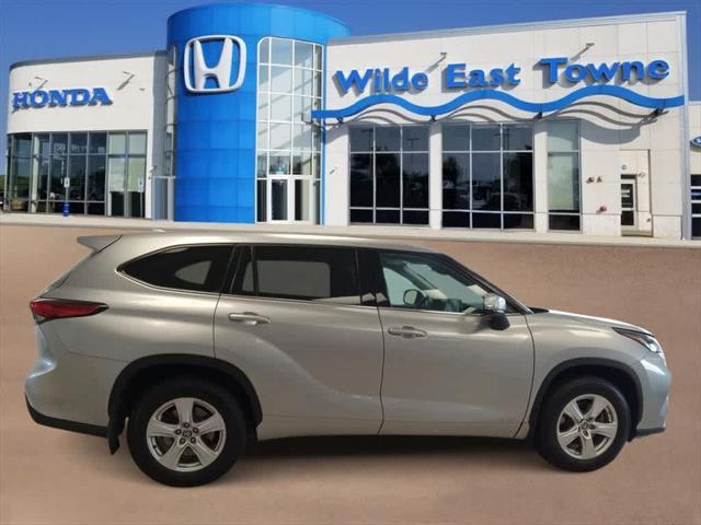 used 2022 Toyota Highlander Hybrid car, priced at $27,971