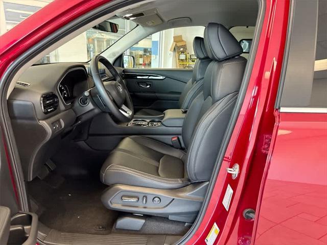 used 2025 Honda Pilot car, priced at $44,757