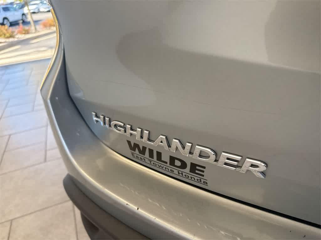 used 2019 Toyota Highlander car, priced at $26,169