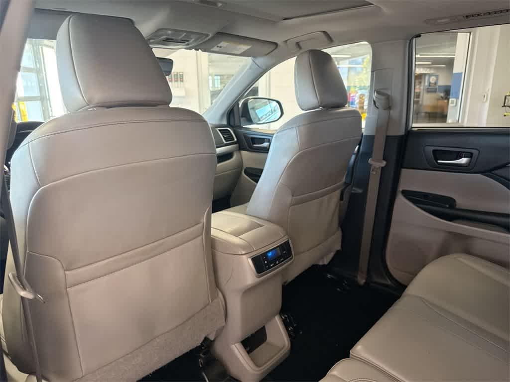 used 2019 Toyota Highlander car, priced at $26,169