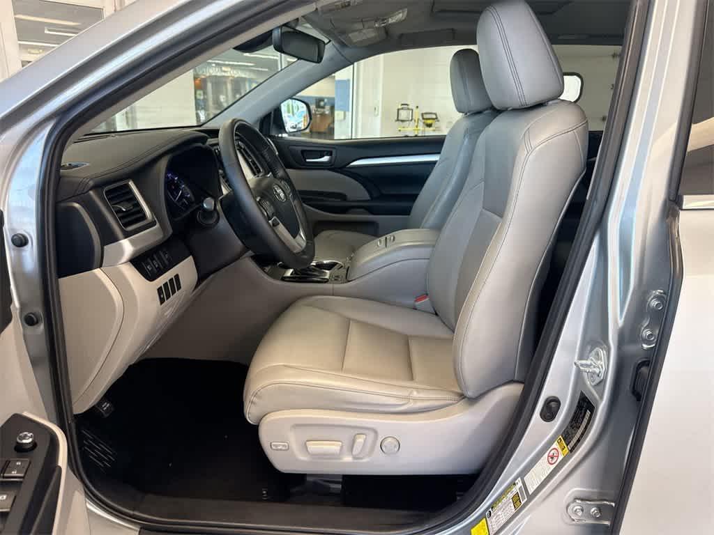 used 2019 Toyota Highlander car, priced at $26,169