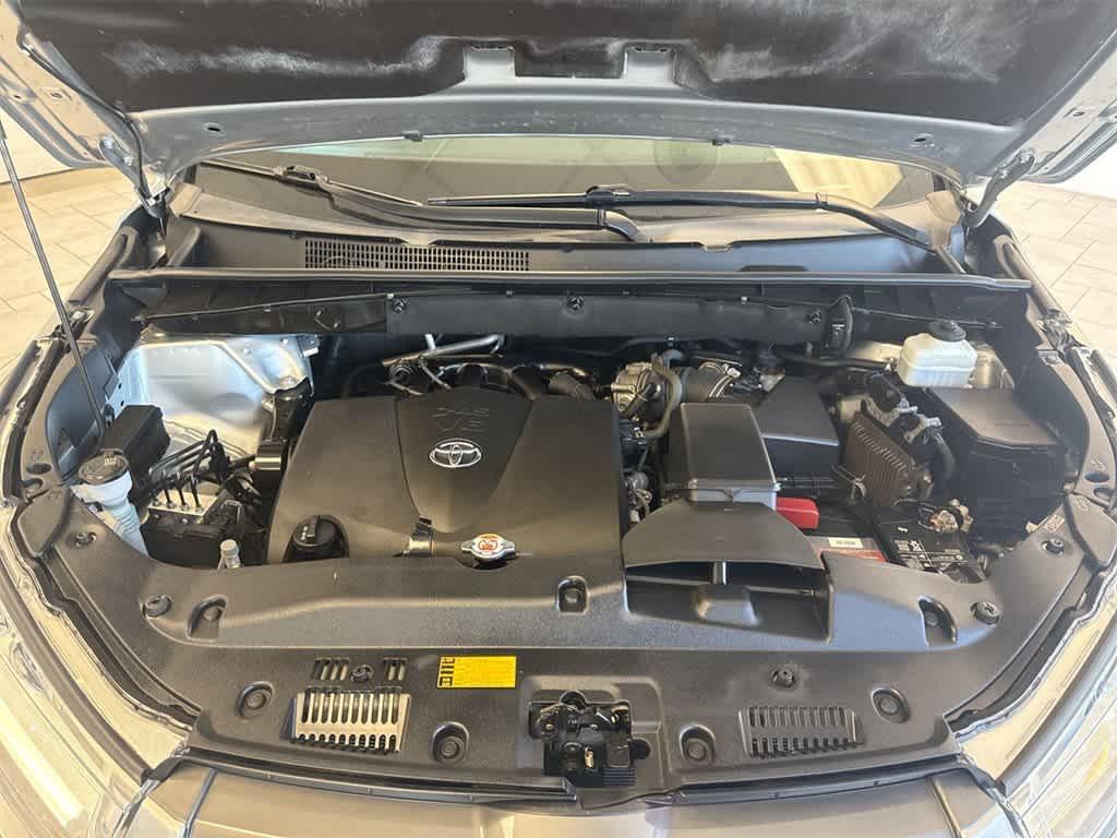 used 2019 Toyota Highlander car, priced at $26,169