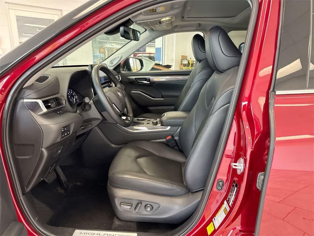 used 2021 Toyota Highlander car, priced at $40,674