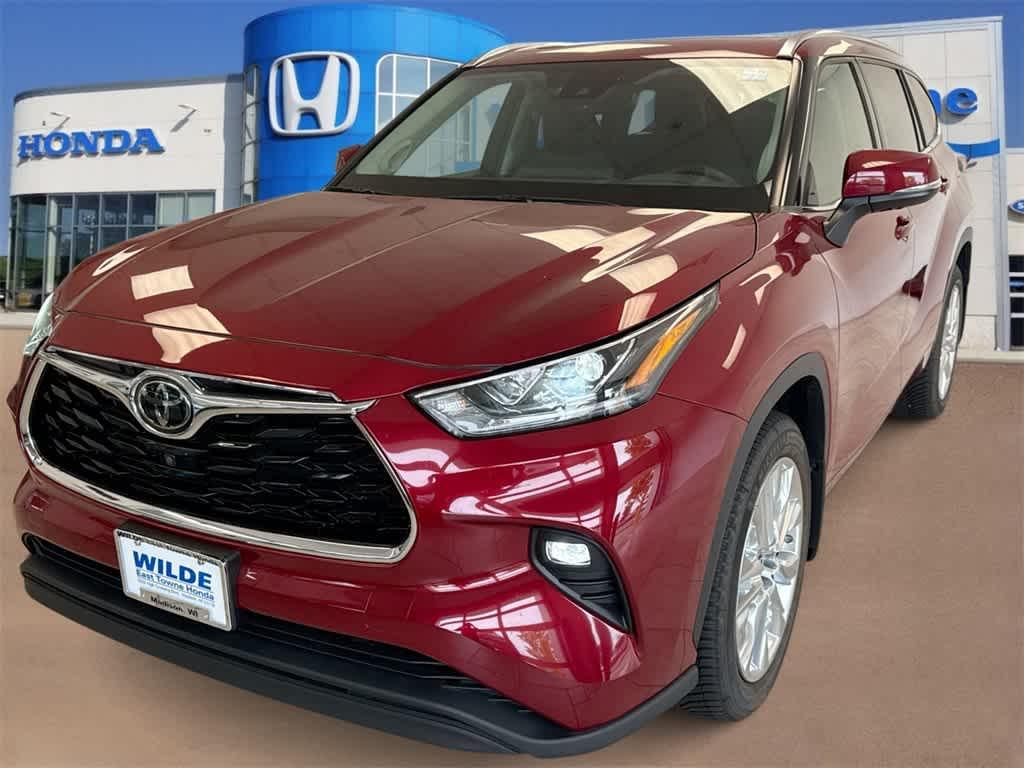 used 2021 Toyota Highlander car, priced at $41,310