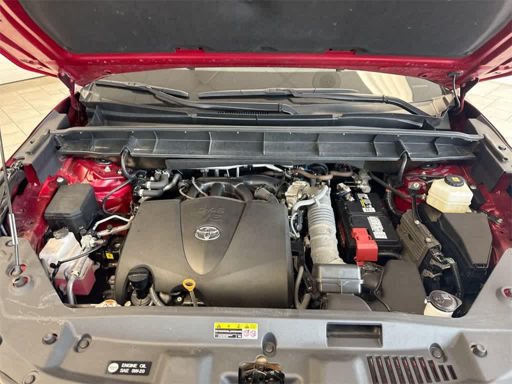 used 2021 Toyota Highlander car, priced at $40,674