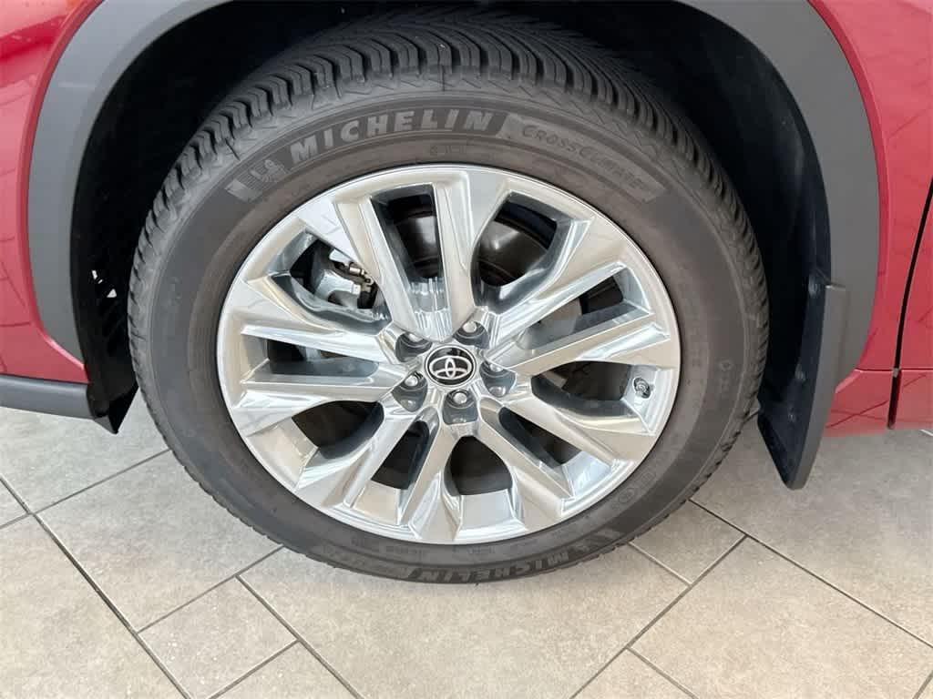 used 2021 Toyota Highlander car, priced at $40,674