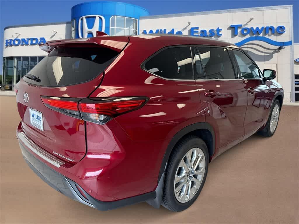 used 2021 Toyota Highlander car, priced at $40,674