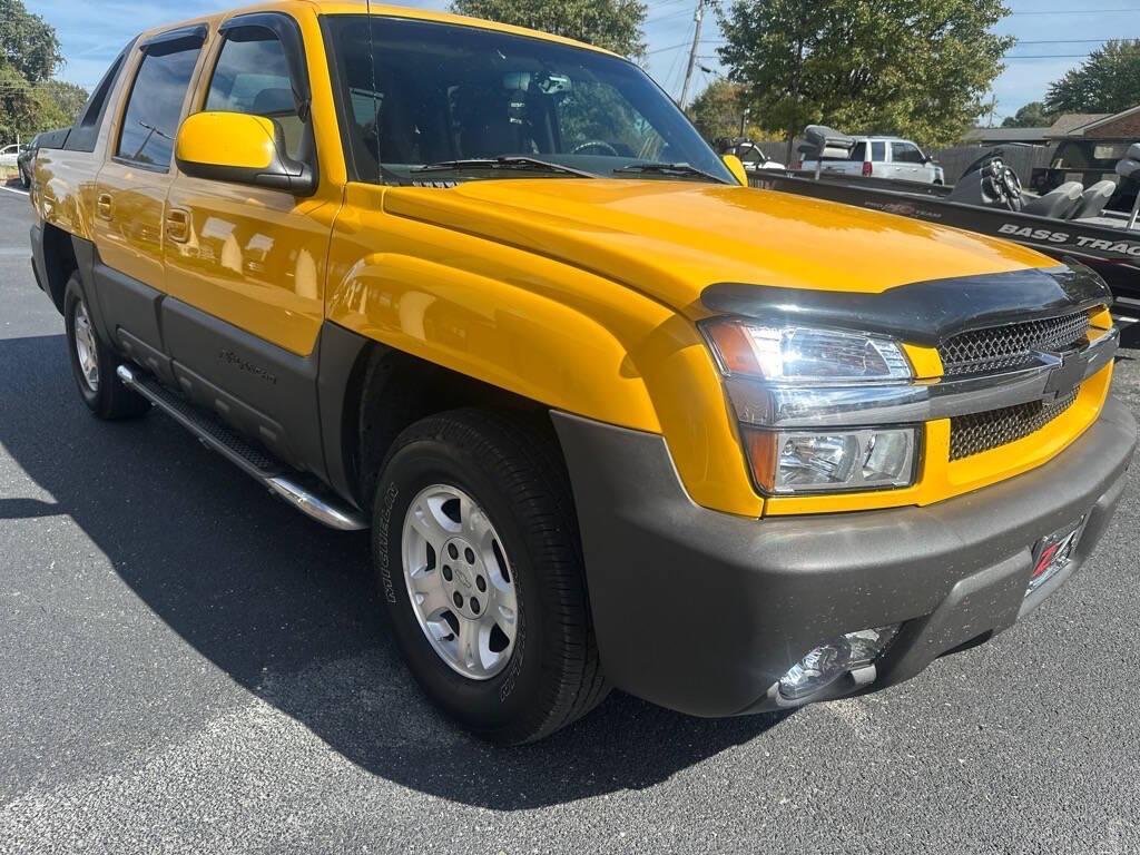 used 2003 Chevrolet Avalanche car, priced at $9,995