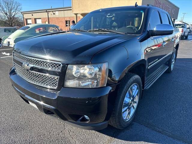 used 2009 Chevrolet Avalanche car, priced at $16,995