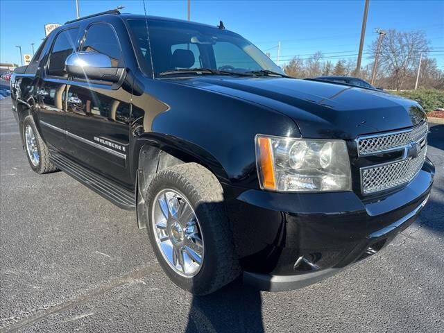 used 2009 Chevrolet Avalanche car, priced at $16,995