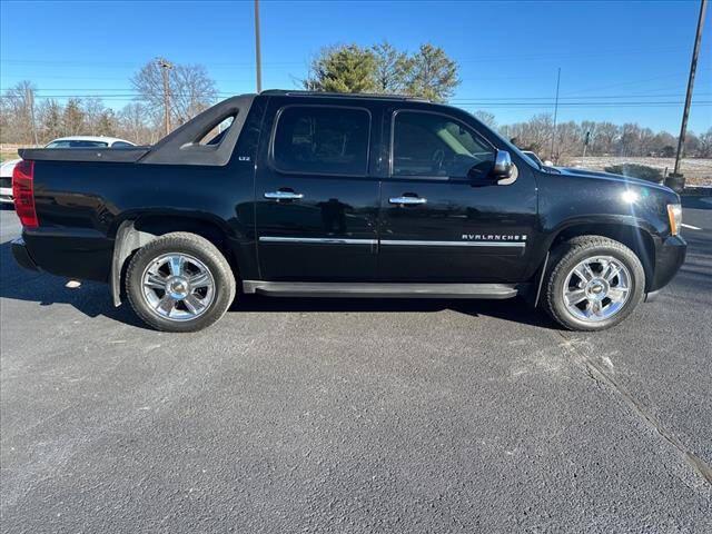 used 2009 Chevrolet Avalanche car, priced at $16,995