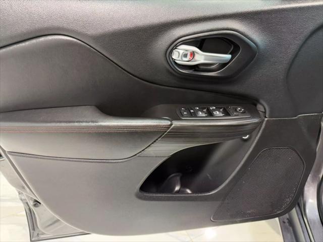 used 2015 Jeep Cherokee car, priced at $12,495