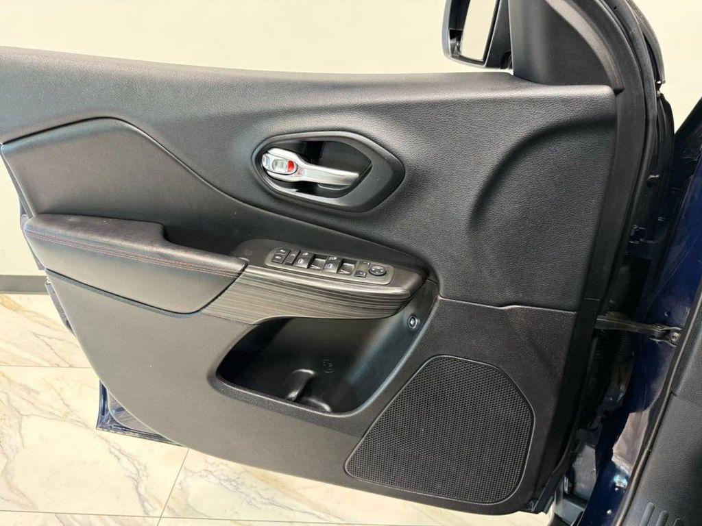 used 2015 Jeep Cherokee car, priced at $10,995