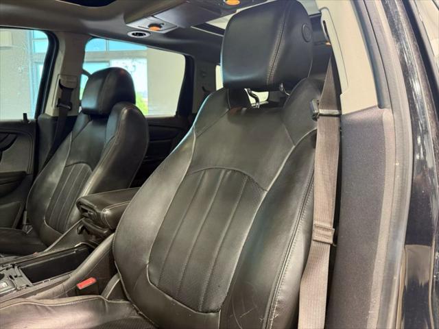 used 2015 Chevrolet Traverse car, priced at $11,495
