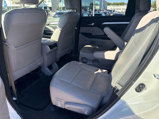 used 2015 Toyota Highlander car, priced at $19,996