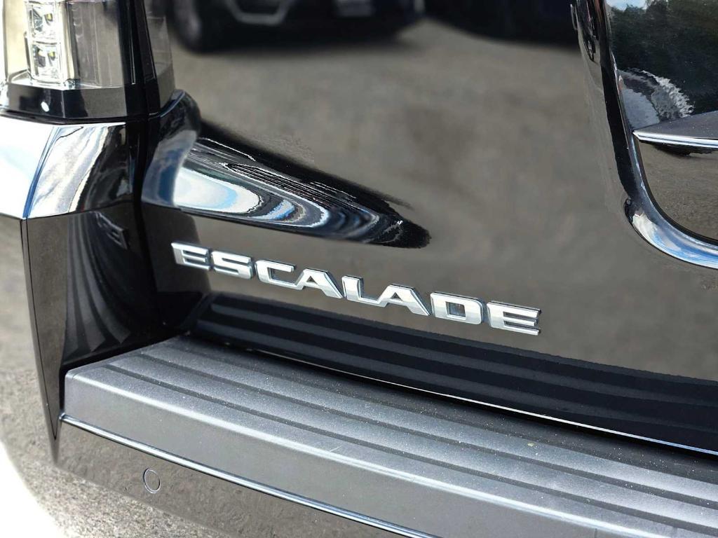 used 2020 Cadillac Escalade ESV car, priced at $34,100