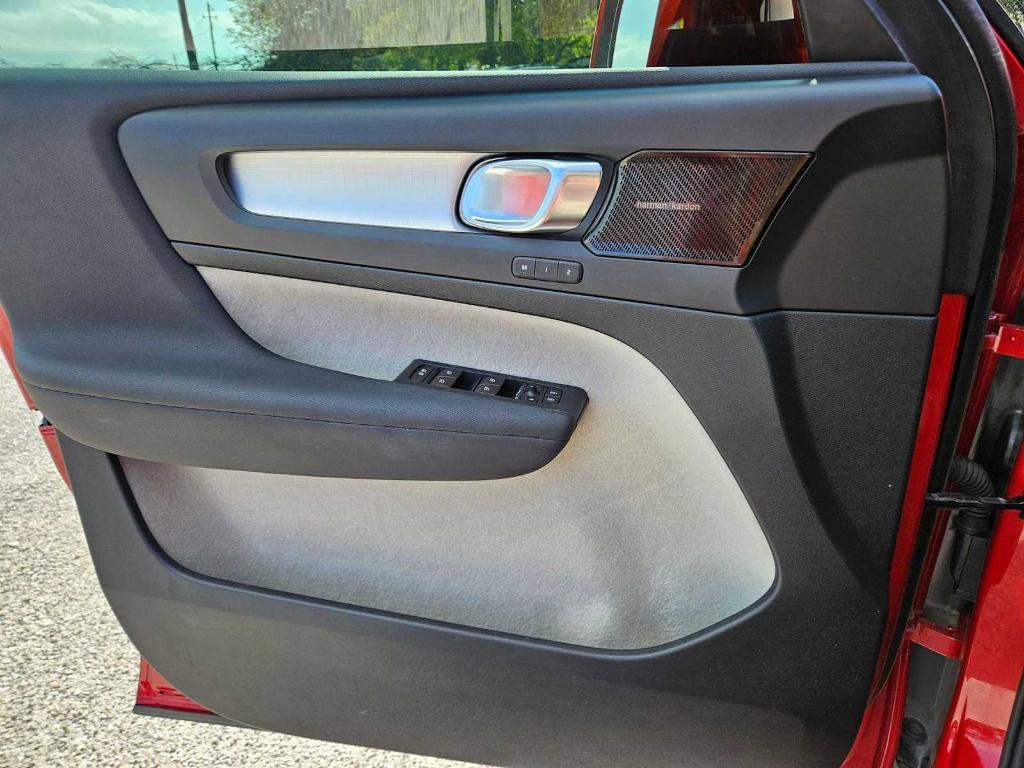 used 2021 Volvo XC40 car, priced at $21,671