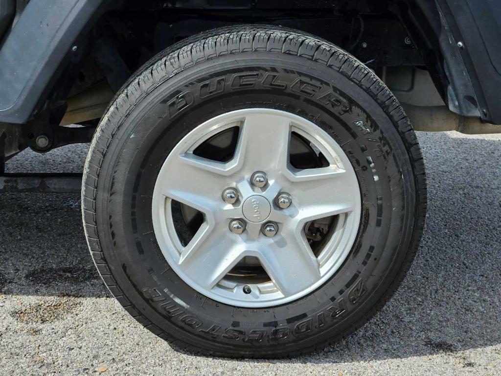 used 2023 Jeep Gladiator car, priced at $26,600