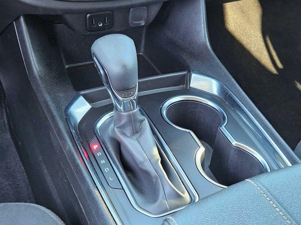 used 2021 Chevrolet Traverse car, priced at $17,998