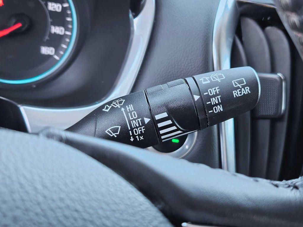 used 2021 Chevrolet Traverse car, priced at $17,998