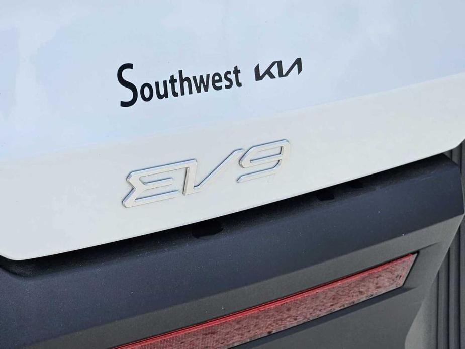 new 2024 Kia EV9 car, priced at $61,730