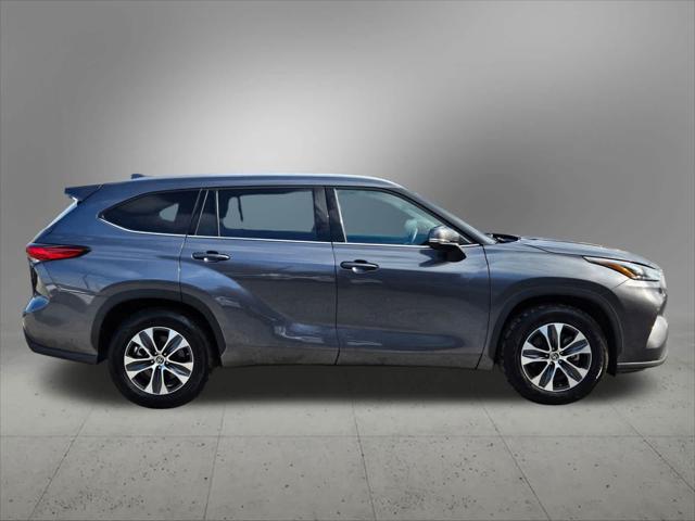 used 2022 Toyota Highlander car, priced at $32,746