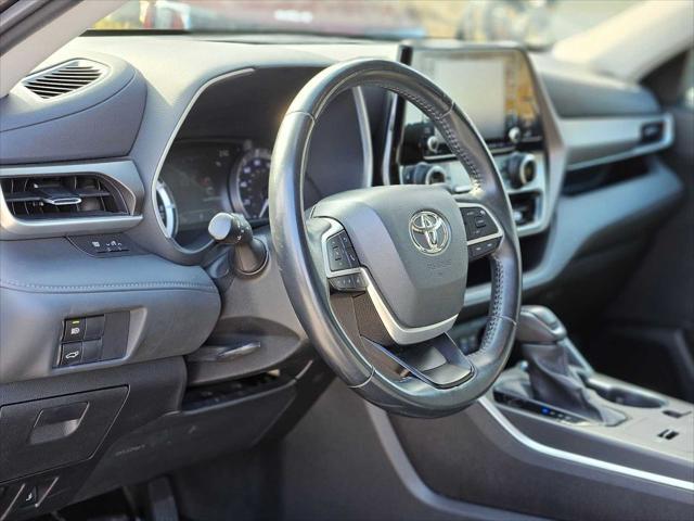 used 2022 Toyota Highlander car, priced at $32,746