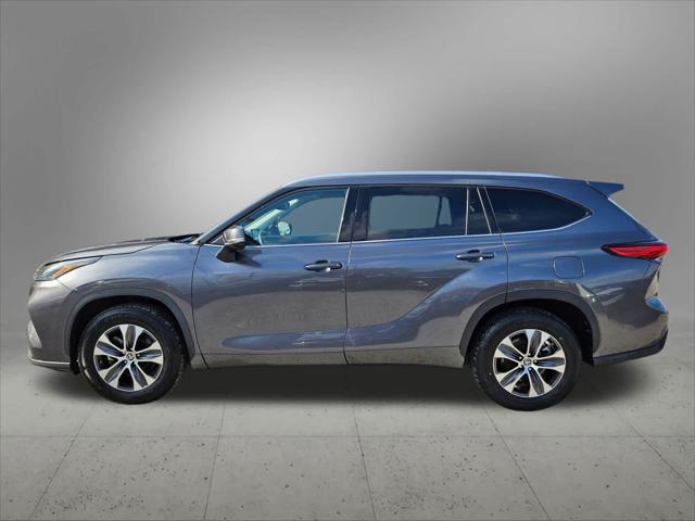 used 2022 Toyota Highlander car, priced at $32,746