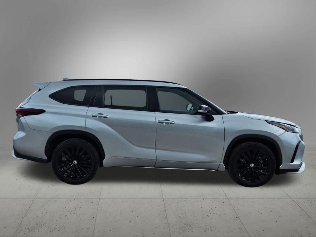 used 2024 Toyota Highlander car, priced at $39,828