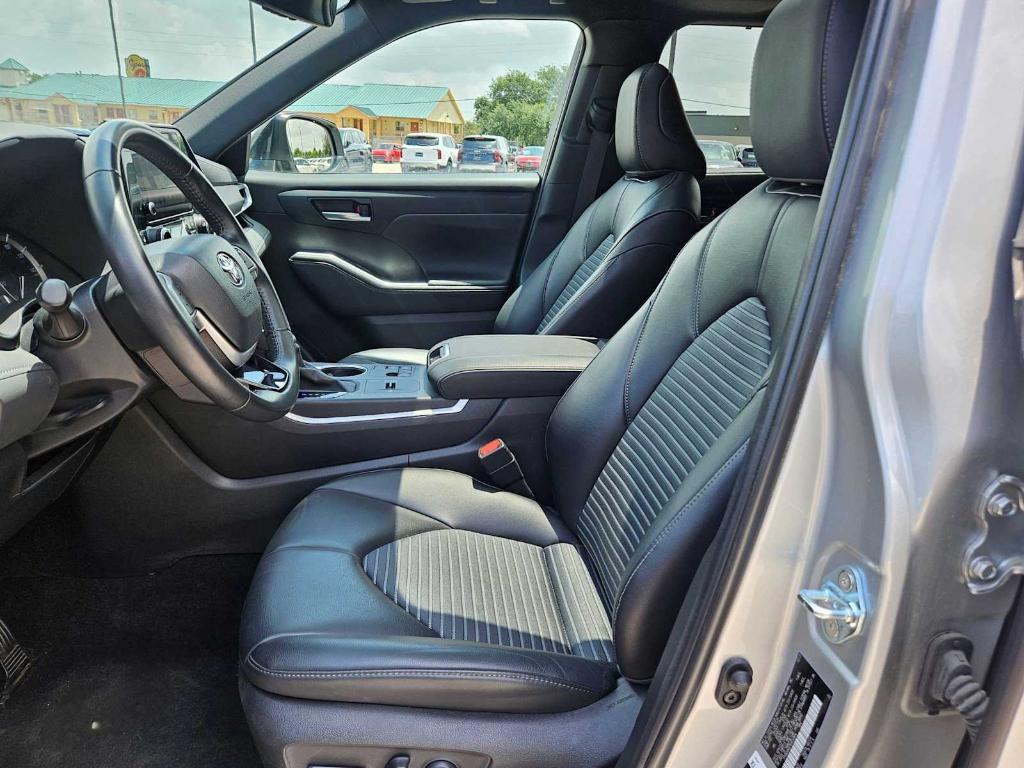 used 2024 Toyota Highlander car, priced at $39,828