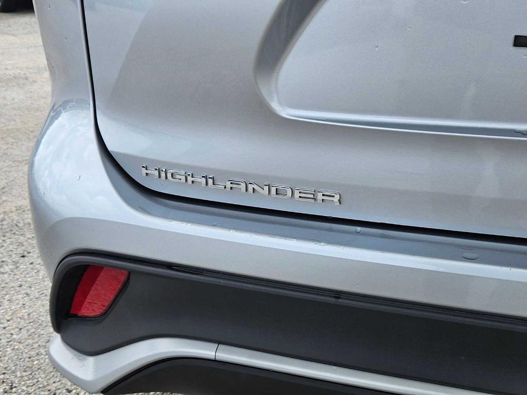 used 2024 Toyota Highlander car, priced at $39,828